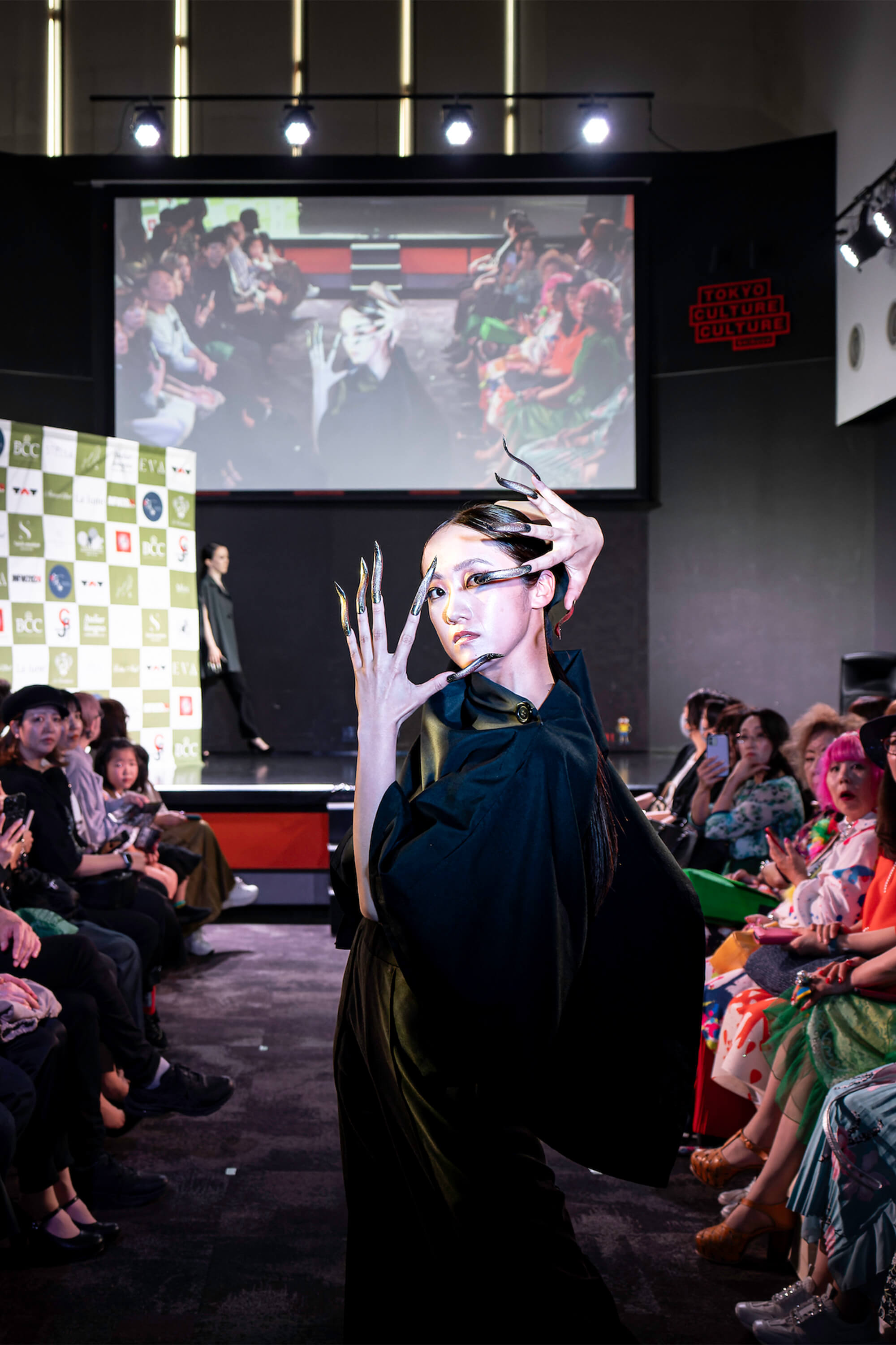 瑠羽 Gallery18